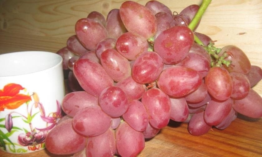 Гроздь на столе